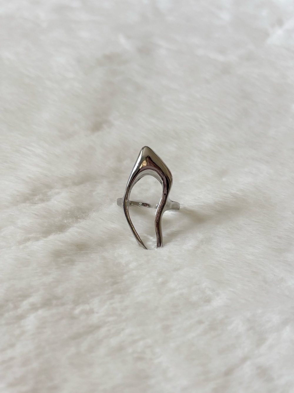 5/$15 🩷 MUST BUNDLE Minimalist Open Wave Silver Ring - Women Jewelry - Picture 2 of 3